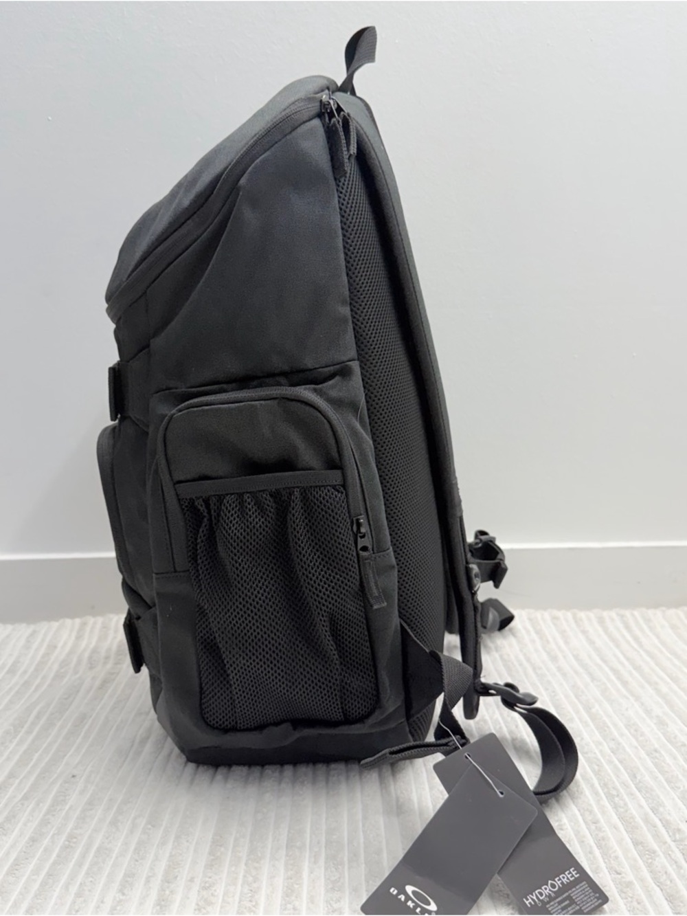 Oakley Enduro 3.0 Backpack - Picture 2 of 8